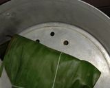 A picture of step 7 of Steamed small fish in banana leaves.