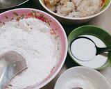 Hình bước làm 1 của món Bánh quai vạc nhân dừa