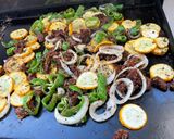 Une image de l'étape 10 de Courgettes jaunes et poivrons verts aux tomates séchées et épices.