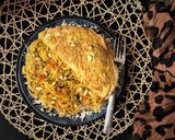 A picture of step 5 of Balaleet (Emirati Breakfast).