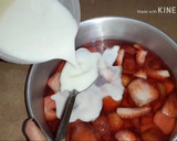 Foto del paso 3 de la receta: Gelatina de lechera con fresas encapsuladas!!!