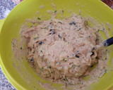 Foto del passaggio 5 della ricetta Muffin salati con tonno, zucchine e olive nere 🐟🥒