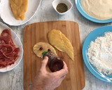 Foto del paso 3 de la receta: Cachopollo de Chicote en freidora de aire versión saludable