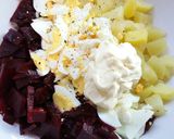 Foto del paso 2 de la receta Ensalada de patata, remolacha, huevo duro y mayonesa
