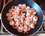 Foto del paso 1 de la receta: Lasaña de camarones en salsa roja