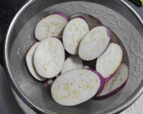 Foto del paso 1 de la receta: Berenjenas moradas con champiñones y aguacate