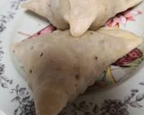 A picture of step 4 of Papad Chinese cheese Samosa.