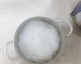 Hình bước làm 1 của món Miến xào trứng và lạp xưởng