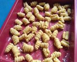 Foto langkah ke 3 dari resep Kue garpu rasa bawang #ekonomis#.