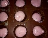 Foto del paso 6 de la receta: Bombones de chocolate relleno de fresas con crema