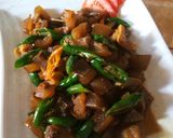 Foto langkah ke 4 dari resep Oseng Kikil Lombok Ijo Spesial.