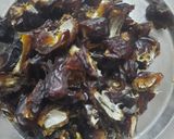 A picture of step 1 of Dates n dry fruit roll.