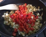 Une image de l'étape 7 de Tagliatelles aux sardines, poivron rouge et persil.