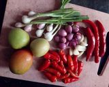 Foto langkah ke 1 dari resep Klothok Sambal Pedas.