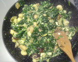 Foto del paso 3 de la receta: Revuelto de espinacas, setas y gambas