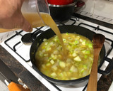 Foto del paso 5 de la receta: Crema de puerros y calabacín con crujiente de jamón