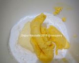 Foto langkah ke 2 dari resep Vanilla Chocochips Cookies.