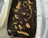A picture of step 8 of No bake chocolate peanut butter bar.
