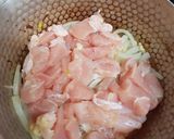 Foto langkah ke 1 dari resep Kimchi Jjigae (sup kimchi).