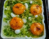 Foto del paso 1 de la receta: HUEVOS CUADRADOS, Rellenos de Pimentón🌶️Verde y Tocineta🥓...!