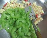 Foto langkah ke 5 dari resep Oseng Pare Telor.