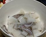 รูปขั้นตอนการทำที่ 1 ของ หมึกผัดไข่เค็ม (สูตรไม่ใส่น้ำพริกเผา)
