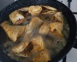 A picture of step 4 of Shallow Fried seabass with stirfry veg.