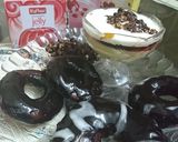 A picture of step 7 of Chocolate Donuts filled with custard.