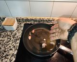Foto del paso 2 de la receta Revuelto de huevos, patatas con pechugas
