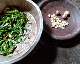 Foto langkah ke 1 dari resep Tumis kentang cabe hijau.