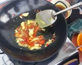 Foto langkah ke 3 dari resep Tumis kangkung kuah melipah.