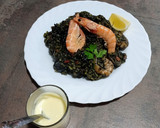 Foto del paso 6 de la receta: Arroz negro con marisco y setas variadas