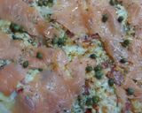 Foto del paso 5 de la receta: Pizza,bacon,ceba i salmon con Alcaparras