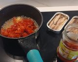 Foto del paso 3 de la receta: Garbanzos de bote al Pil pil con Caballa, Piquillos y arena de Olivas negras