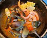 Foto langkah ke 3 dari resep Seafood saus pedas Asam manis.