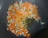 A picture of step 1 of Tomato chow mien.
