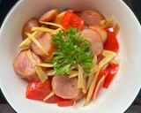 รูปขั้นตอนการทำที่ 4 ของ ไส้กรอกผัดพริก(หวาน)ขิง