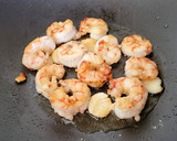Foto del paso 5 de la receta: Langostinos fritos con castañas