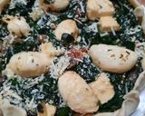 Foto del paso 5 de la receta: Tarta con espinacas, hongos, tomate y boconccinos