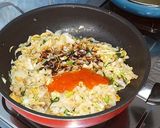 Foto langkah ke 7 dari resep Kwetiau Goreng Jamur Pedas.
