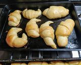 Foto del paso 5 de la receta: Medialunas dulces riquísimas!!!!