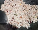 Foto langkah ke 5 dari resep Nasi goreng daun jeruk.