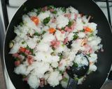 Foto del passaggio 3 della ricetta Riso alla cantonese rivisitato da me.