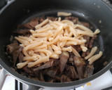 Foto del paso 7 de la receta: Casarecce con alcachofas y panceta con salsa cremosa de parmesano