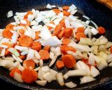 Foto del paso 2 de la receta Salteado de pollo con verduras y setas