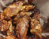 Foto del paso 2 de la receta: Alitas marinadas en guajillo con salsa de ciruela tropical