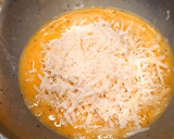 Foto del paso 5 de la receta: Tallarines de espinacas a la carbonara con gambas (Sin sal)