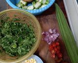 Foto langkah ke 1 dari resep Sayur Bening Gambas Daun Kelor.