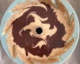 Une image de l'étape 5 de Gâteau au Tahini, enrobé du sésames.