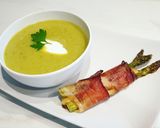 Spárgakrémleves, sonkába tekert füstölt sajtos sült spárgával recept fázis 5 fotója
